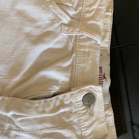 Hollister - Picture 10 of 13